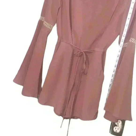 Super Cute Romper -⬇️PRICE DROP⬇️. Size Small with Sandals - Picture 8 of 10